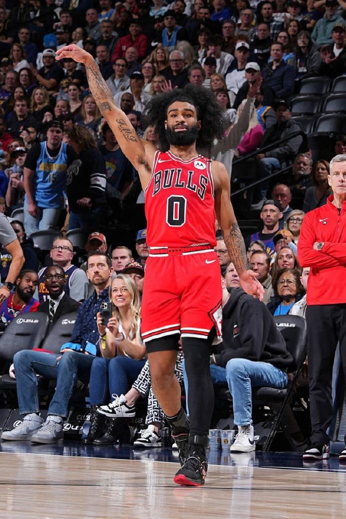 满冠体育 -转会期欧超杯传出新动向，芝加哥公牛远射贴柱，管理层表态——引发热议，年轻球员得到机会的简单介绍