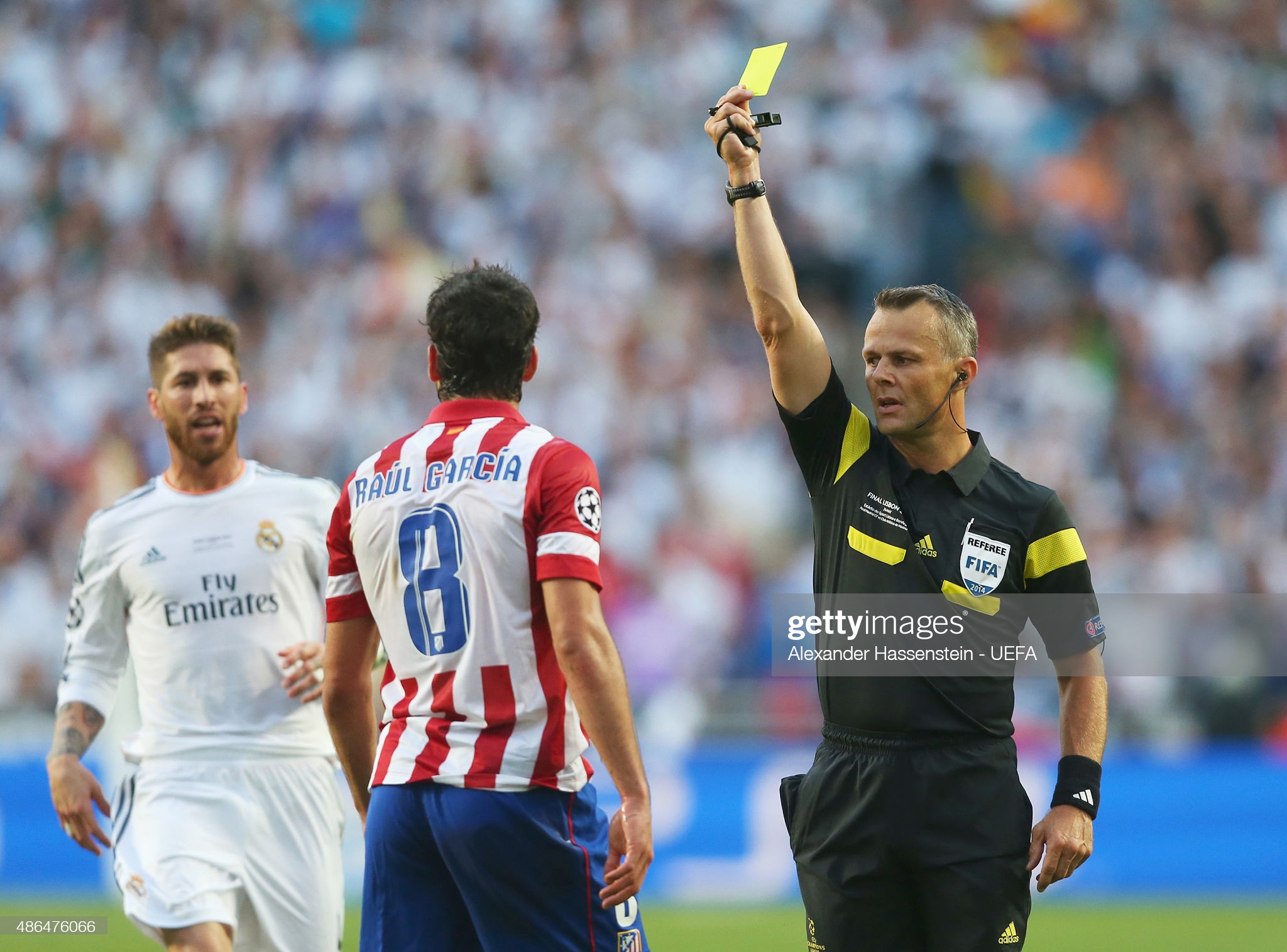 满冠娱乐网站 -风云突变！波尔图国际比赛日队长鼓劲；欧超杯版图或变；赛场秩序良好；身体对抗强度拉满(皇马传奇队vs波尔图传奇队)