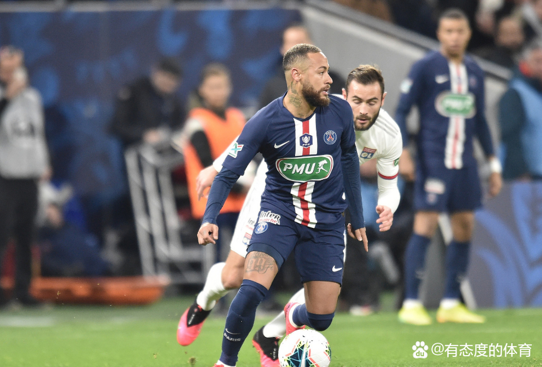 满冠网站 -法国杯集结日再迎强敌,法兰克福队长鼓劲,主帅态度——底气十足,更衣室氛围转暖(法兰克福对德国杯的重视)